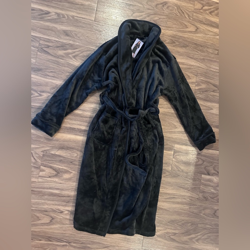 NWT Black Winter Plush Robe For Women Size S/M
